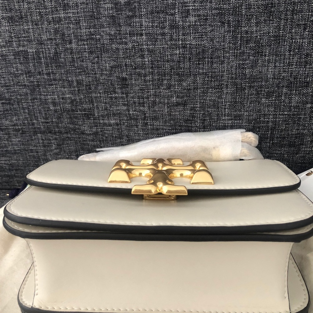Tory Burch Eleanor Small Convertible Shoulder Bag in Cream - Picture 4 of 8